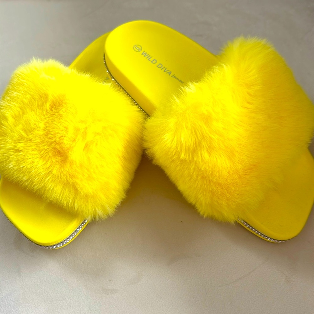 NEW WILD DIVA LOUNGE FUR SLIDES.